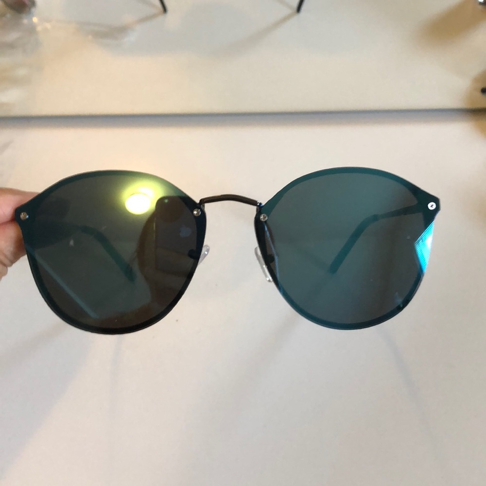 NWT fashion sunglasses with mirrored lenses